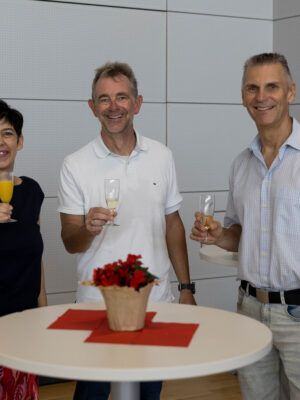 Sekt oder Orangensaft gesponsort vom Lorscher Bürgermeister Christian Schönung (Mitte)