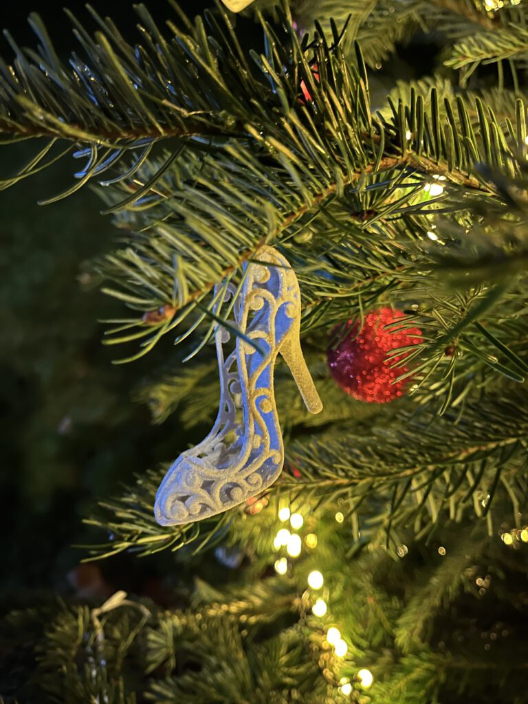 Tanzschuh am Weihnachtsbaum des TSC